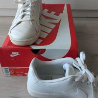 Nike court royale