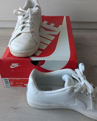 Nike court royale