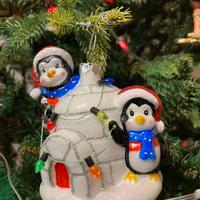 Addobbo in vetro igloo con pinguini