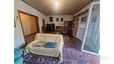 Appartamento di 124 m² con più di 5 locali e box a