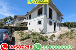 Casa indipendente immersa nella campagna abruzzese