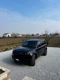 LR Defender BLACK EDITION Autocarro N1