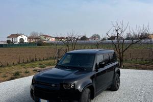 LR Defender BLACK EDITION Autocarro N1