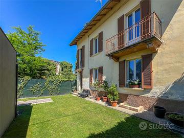 CASA SINGOLA CON DEPANDANCE