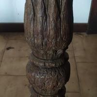 Coppia di antiche colonne in legno indiane