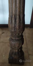 Coppia di antiche colonne in legno indiane