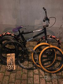 bmx completa con varie parti in più