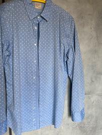 Camicia celeste con disegno