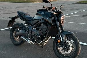 Honda CB650R black edition 35 kw