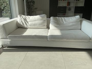 Divano marca Saba