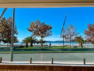 Fronte Mare. Ampio bilocale con terrazza