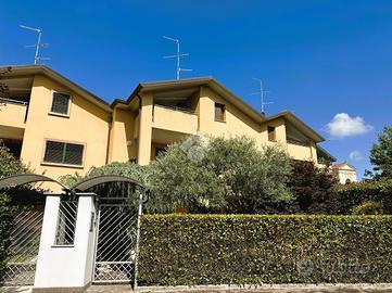 VILLA A SCHIERA A VIMERCATE