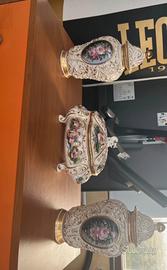 Vasi di porcellana in stile capodimonte