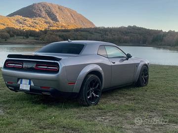Dodge challenger SXT plus con Widebody permuto