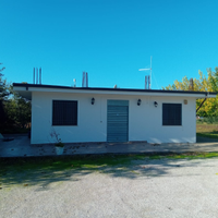 Stabile con giardino