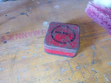 scatola di metallo vintage 