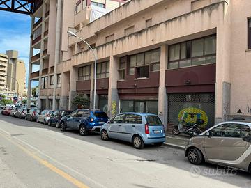 Locale mq. 234 su 2 livelli - Piazza P. Camporeale
