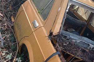 rottame di fiat 128con motore completo e cambio