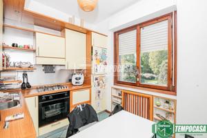 TRILOCALE BOX E CANTINA BUONO STATO A SAN BOVIO