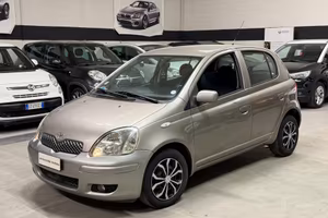 Toyota Yaris 1.3i 16V cat 5 porte Sol