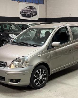 Toyota Yaris 1.3i 16V cat 5 porte Sol