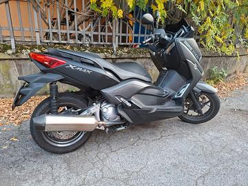 Yamaha X-Max 250 MOMODESIGN