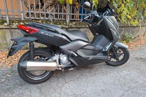 Yamaha X-Max 250 MOMODESIGN