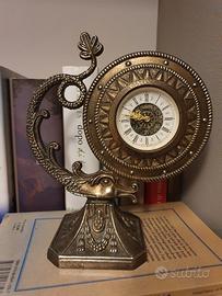 Orologio antico da camino in ottone Peter