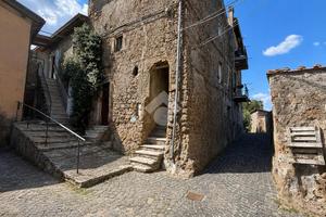 2 LOCALI A VASANELLO
