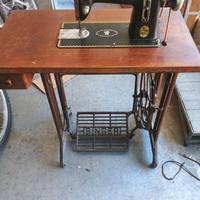 Macchina da cucire d'epoca