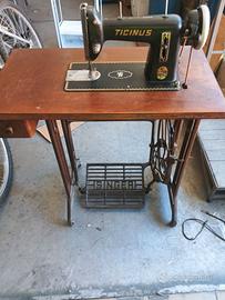 Macchina da cucire d'epoca