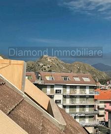 Monolocale panoramico con garage a Calatabiano