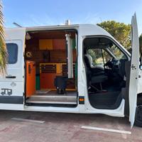 Camper autarchico con stufa a legna e terrazza