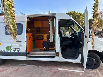 Camper autarchico con stufa a legna e terrazza