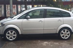 Audi A2 103.000 KM, 06/2004, cilindrata 1.4 16v