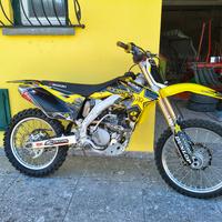 Suzuki RMZ 250 del 2008 scarico yoshimura