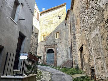 Palazzo / Stabile di 1600 m² con più di 5 locali a
