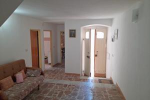 Rifinita villetta libera su più lati con cortile