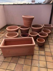 13 grandi vasi in plastica