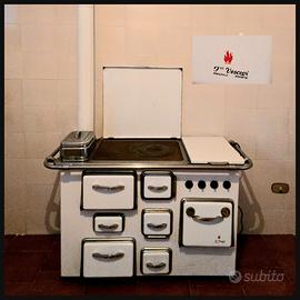 Cucina/stufa a legna + 2 spazi per piastra elettr.