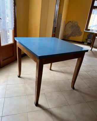 Tavolo quadrato azzurro 