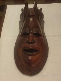 Maschera etnica in legno 
