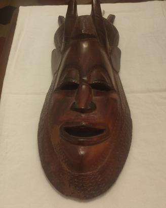 Maschera etnica in legno 
