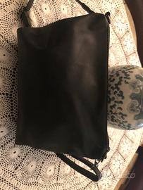 Borsa nera a tracolla
