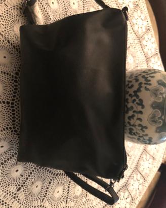 Borsa nera a tracolla