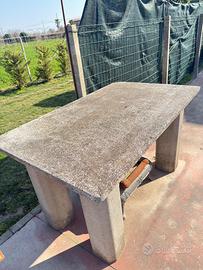 Tavolo da giardino in granito