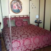 Letto imbottito baldacchino.