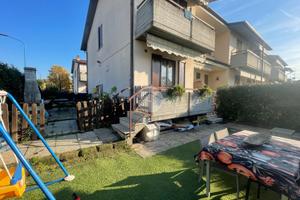 VILLA A SCHIERA A BRESCIA