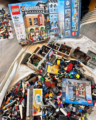 Lego sfusi e misto con una  scatola