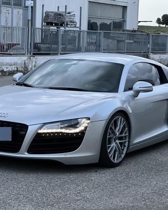 AUDI R8 4.2 V8 firmata da walter de silva
